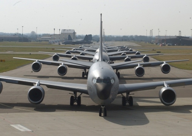 Mỹ sẽ đóng cửa 15 căn cứ quân sự tại châu Âu - 1 Các máy bay tại căn cứ RAF Mildenhall ở Anh. (Ảnh: