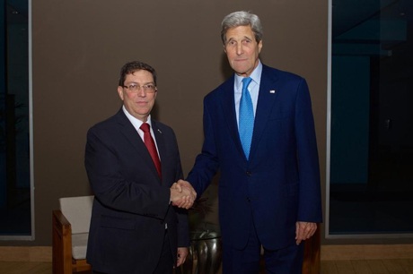 Ngoại trưởng Mỹ - Cuba lần đầu gặp song phương - 1 Ngoại trưởng Mỹ John Kerry và Ngoại trưởng Cuba Bruno Rodriguez (Ảnh: