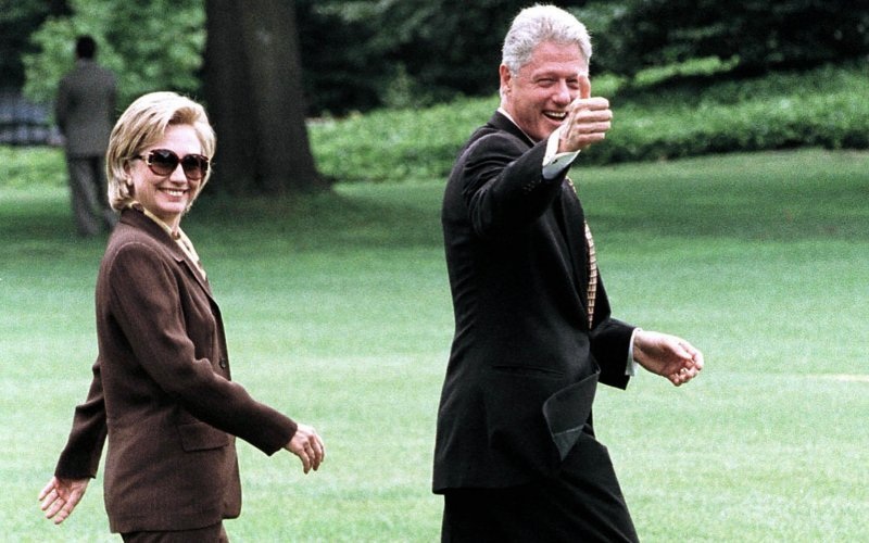 Tiết lộ chuyện "thâm cung bí sử" trong Nhà Trắng - 2 Vợ chồng Clinton tại Nhà Trắng (Ảnh: