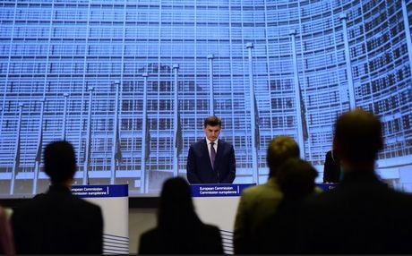 Quốc hội Pháp dành một phút mặc niệm cho các nạn nhân ở Paris.