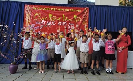 Một tiết mục biểu diễn của các cháu thiếu nhi Cộng đồng người Việt tại Nam Phi