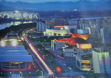 Một góc Bình Nhưỡng bên bờ sông Đại Đồng.