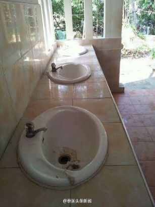 Du khách Trung Quốc bị chỉ trích vì hành xử không đẹp tại Thái Lan - 4 Hiện trường không sạch sẽ sau khi các du khách rời đi
