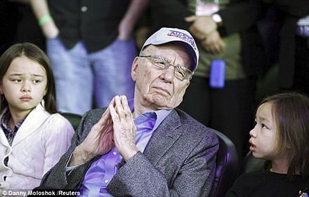 Khám phá tử vi người nổi tiếng tuổi Mùi - 4 Ông Murdoch cùng hai con gái trong cuộc hôn nhân với bà Wendi.