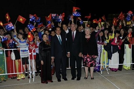 Thủ tướng Nguyễn Tấn Dũng được chào đón khi tới thủ đô Canberra. (Ảnh: