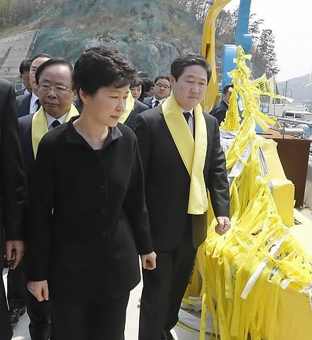 Hàn Quốc tưởng niệm một năm vụ đắm phà Sewol: Nước mắt vẫn không ngừng rơi