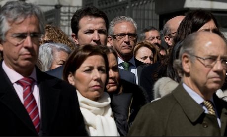 Nhân viên và các thành viên của quốc hội Tây Ban Nha dành một phút mặc niệm tại Madrid ngày 25/3.