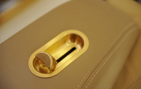 Phòng ăn với các ghế ngồi sang trọng.