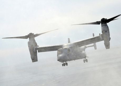 “Quái vật” Osprey của Mỹ lần đầu hạ cánh trên chiến hạm Hàn Quốc - 2 Osprey là máy bay vận tải đa năng hiện đại nhất của thủy quân lục chiến Mỹ.
