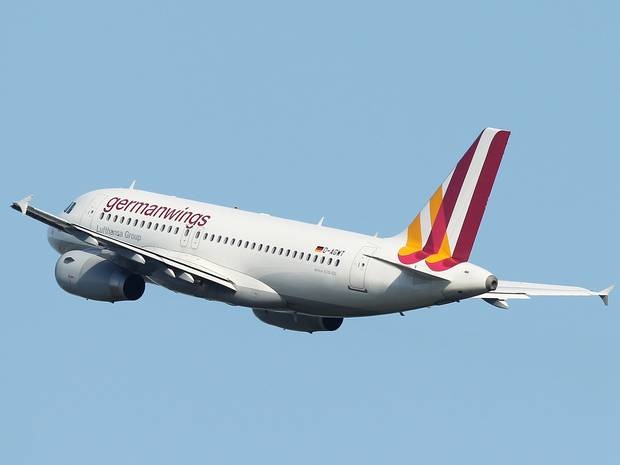 "Sởn da gà" với 30 phút cuối cùng của máy bay Đức - 1 Một chiếc A320 của Germanwings, tương tự chiếc gặp nạn (Ảnh: