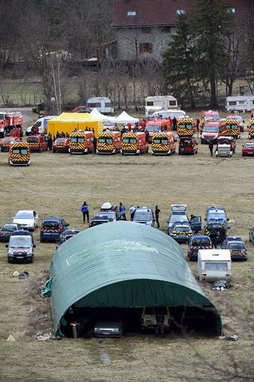 Các phương tiện cứu hộ tập trung tại Seyne.