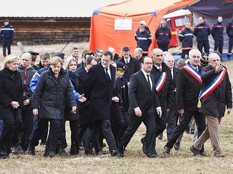 Thủ tướng Đức, Tổng thống Pháp và Thủ tướng Tây Ban Nha đã tới hiện trường vụ tai nạn hôm 25/3.