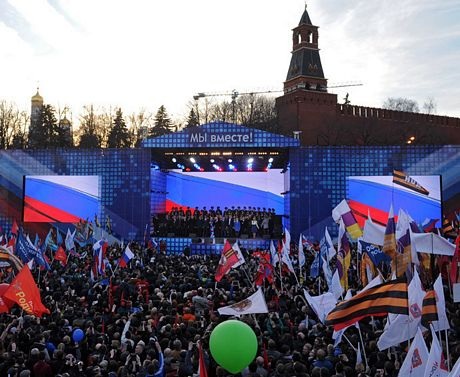 Tổng thống Putin và 100.000 người hát quốc ca mừng 1 năm Crimea sáp nhập - 4 An Bình
