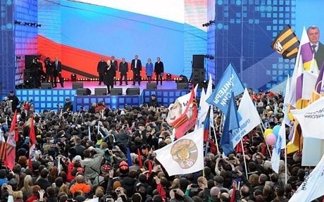 Tổng thống Putin và 100.000 người hát quốc ca mừng 1 năm Crimea sáp nhập - 5 An Bình