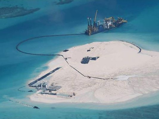 Philippines "tố" Trung Quốc xây đảo nhân tạo tàn phá môi trường ở Biển Đông - 2 Phát ngôn viên Bộ ngoại giao Philippines Charles Jose. (Ảnh: