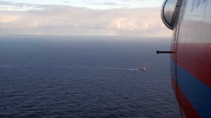 Tàu cá bị chìm trên Biển Okhotsk (Ảnh: RT)