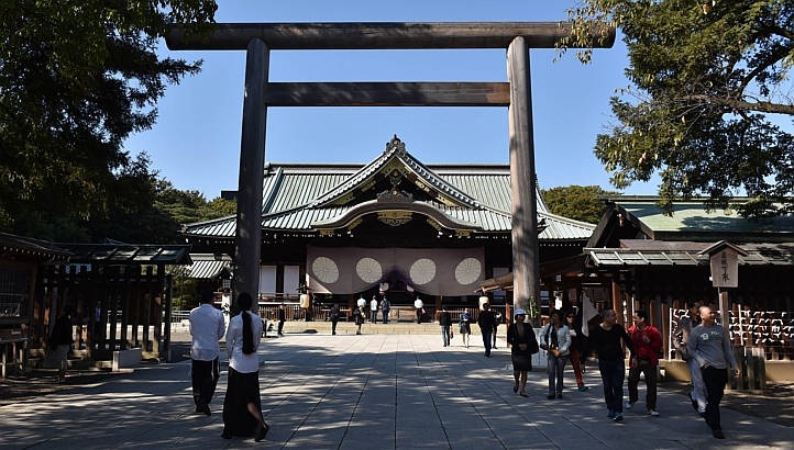 Thủ tướng Nhật Bản gửi đồ lễ tới đền Yasukuni - 1 Thủ tướng Nhật Bản gửi đồ lễ tới đền Yasukuni