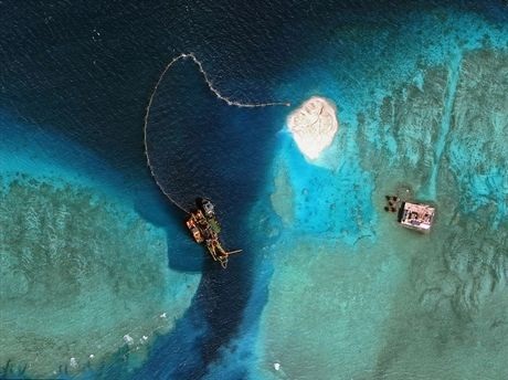 Đường băng trên bãi Chữ Thập nhìn từ trên cao. (Ảnh: