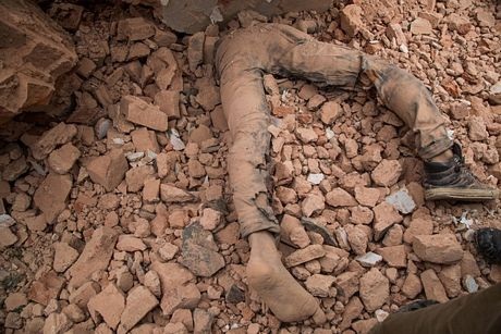 Một người đàn ông thiệt mạng do bị tường đổ phải.