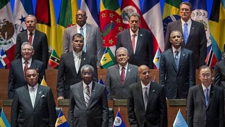 Lãnh đạo Mỹ, Cuba lần đầu bắt tay sau tuyên bố bình thường hóa quan hệ - 5 Tổng thống Obama và Chủ tịch Castro ngồi hàng ghế tại thượng đỉnh OAS.