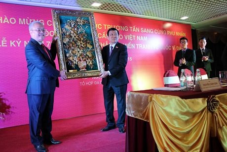 Chủ tịch nước Trương Tấn Sang gặp gỡ cộng đồng người Việt tại Nga - 7 Võ Hoài Nam