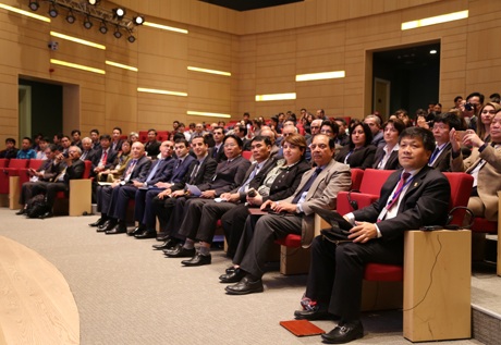 Việt Nam-Azerbaijan khám phá tiềm năng hợp tác về mọi mặt - 1 Đông đảo các đại biểu tham dự diễn đàn hữu nghị Việt Nam- Azerbaijan