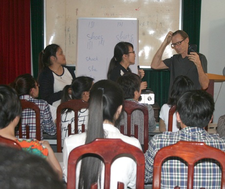 Đột nhập lớp học tiếng Anh miễn phí của cựu binh Mỹ