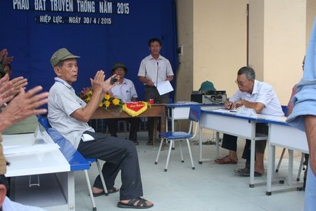 Các cán bộ hưu trí được bầu vào ban thông kế số liệu.