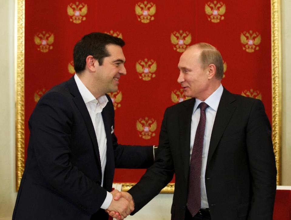Khủng hoảng nợ Hy Lạp: Tổng thống Putin hoan hỉ? - 1 Thủ tướng Tspiras và Tổng thống Putin (Ảnh: AFP)