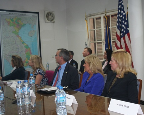 Bà Jill Biden thăm Văn phòng tìm kiếm người Mỹ mất tích (DPAA) tại Hà Nội