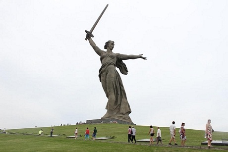 Người Việt tại Nga: Cuộc sống mưu sinh ở Volgagrad (1) - 2 Tượng đài Mamayev (Mẹ Tổ quốc kêu gọi) trên đồi Mamayev Krugan