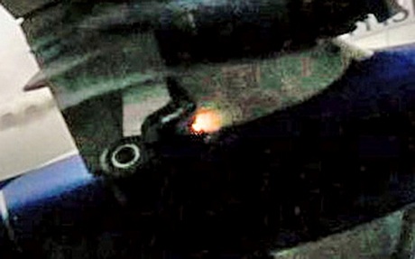 Cận cảnh động cơ bị cháy