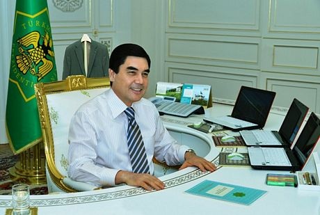 Ngắm phòng làm việc của các nguyên thủ quốc gia - 8 Văn phòng làm việc của Tổng thống Turkmenistan.