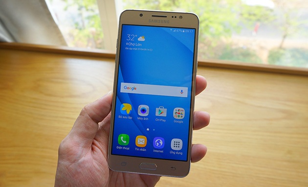 Những smartphone "pin trâu" giá thấp đáng chú ý hiện nay - 2 Những smartphone "pin trâu" giá thấp đáng chú ý hiện nay - 2
