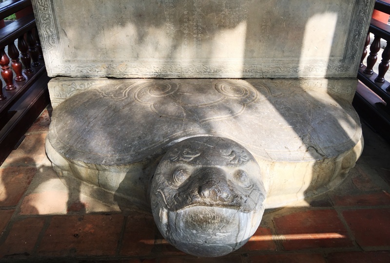 Bảo vật quốc gia Bia Chiêu Lăng được đặt trên lưng rùa.