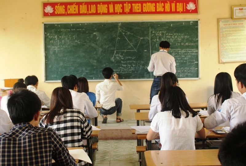Một số băn khoăn trước kỳ thi THPT quốc gia 2017 - 1 Năm nay, hầu hết các môn thi theo hình thức trắc nghiệm nên việc chuẩn bị ngân hàng câu hỏi để học sinh làm quen của các trường gặp không ít khó khăn