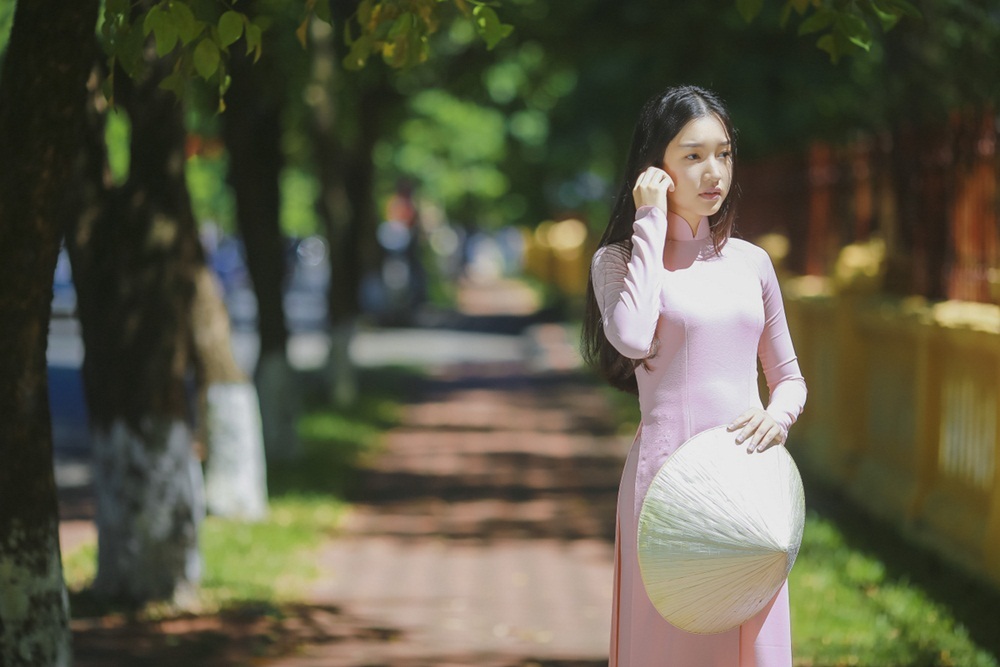 Nhan sắc nàng thơ xứ Huế vào chung kết Hoa hậu Việt Nam - Ảnh 3.