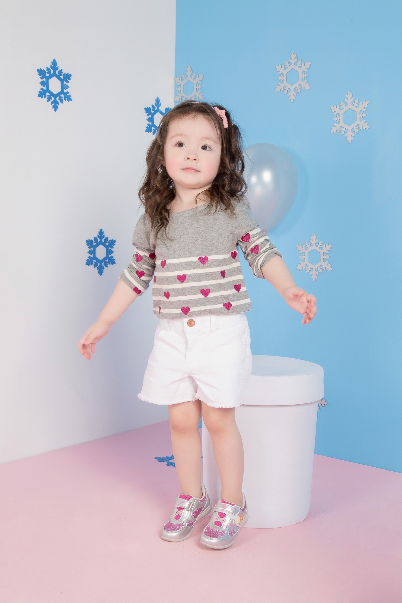Cadie Mộc Trà “đốn tim” với ảnh Giáng sinh tựa công chúa Elsa - 6 Cadie Mộc Trà “đốn tim” với ảnh Giáng sinh tựa công chúa Elsa - 6