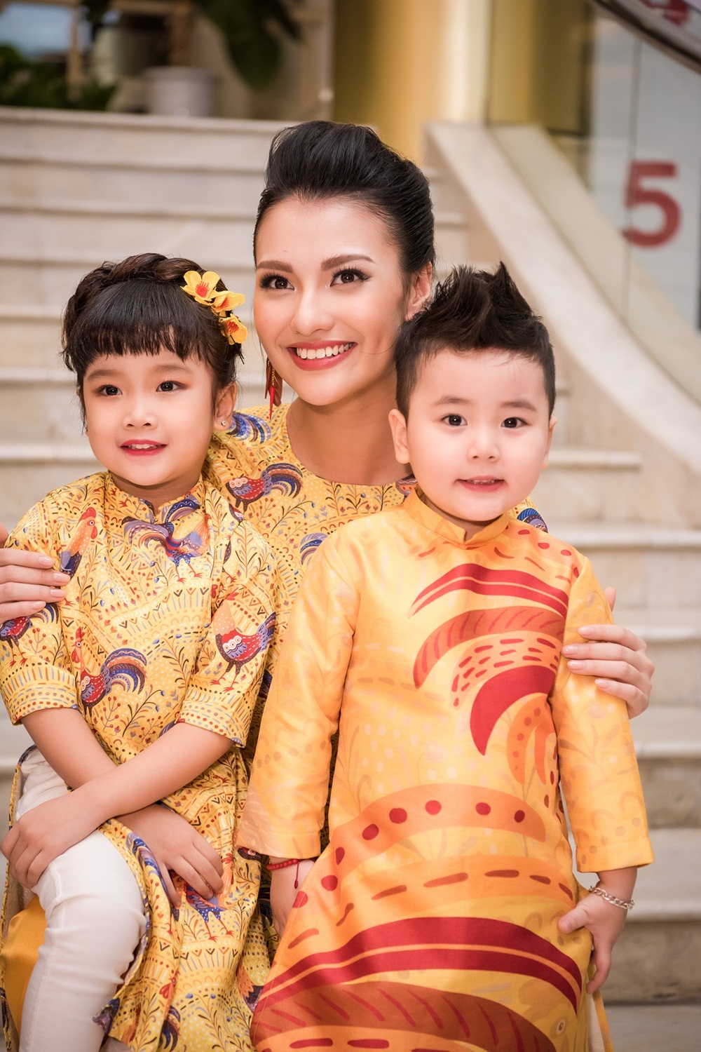 Hồng Quế xuất hiện với thần thái tươi tắn.