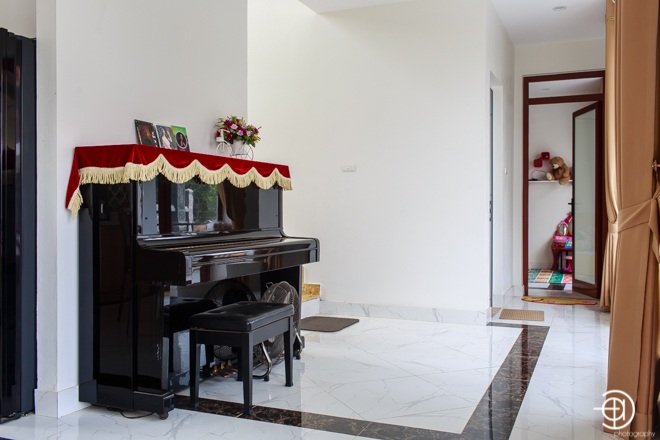 Là một ca sĩ, không thể thiếu một chiếc đàn piano ở trong nhà.