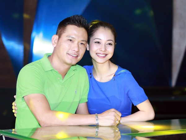 Những ông “bố dượng” nổi tiếng của showbiz Việt - 1 Nhờ vào sự chân thành và yêu thương Đức Hải đã chinh phục được Jennifer và cậu con trai Bảo Nam.