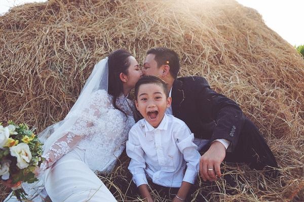 Những ông “bố dượng” nổi tiếng của showbiz Việt - 4
Con trai Kim Hiền khá gắn bó với cha dượng Andy