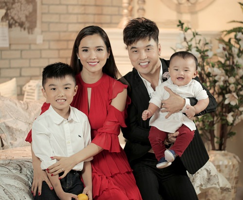 Những ông “bố dượng” nổi tiếng của showbiz Việt - 16 Những ông “bố dượng” nổi tiếng của showbiz Việt - 16