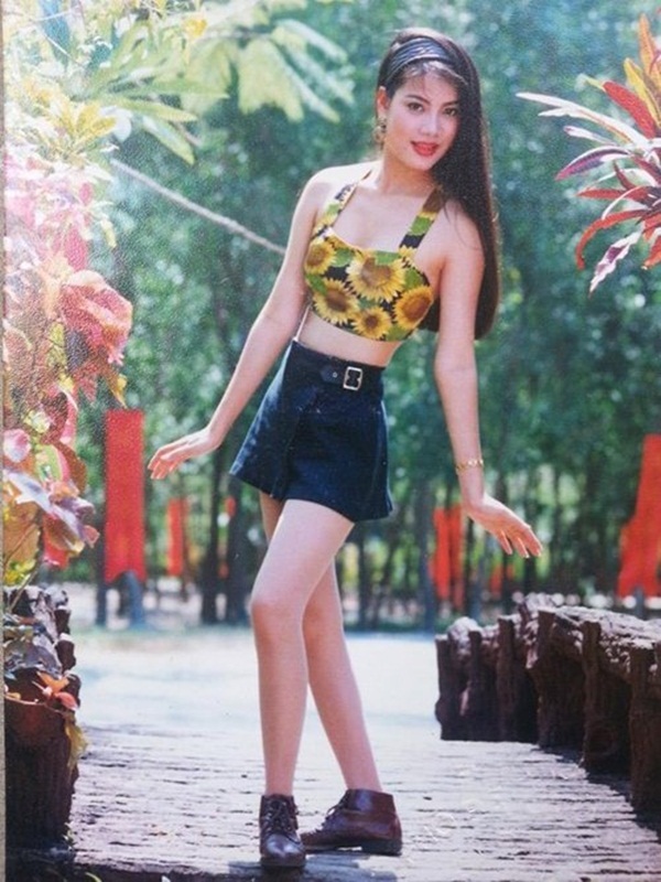 Hành trình nhan sắc “búp bê nhựa” ngày càng khác lạ của Trương Ngọc Ánh - 1 Trương Ngọc Ánh sinh năm 1976 tại Hà Nội. Cô bắt đầu tham gia nghệ thuật từ rất sớm và nhận được những giải thưởng như “Học sinh thanh lịch”, “Nữ sinh duyên dáng”,...