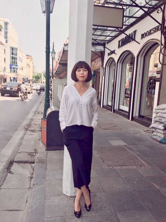 Ảnh đời thường của cô gái đánh cắp trái tim "soái ca VTV" - 9 Không chỉ là một nhà văn Linh Lê còn làm việc trong lĩnh vực tài chính ngân hàng tại một ngân hàng lớn.