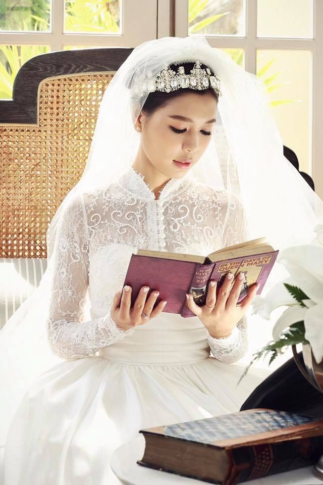 Ảnh đời thường của cô gái đánh cắp trái tim "soái ca VTV" - 4 Dù chồng tương lai là gương mặt quen thuộc với phần đông khán giả truyền hình nhưng Linh Lê lại chỉ được một bộ phận những người yêu mến văn học biết đến.