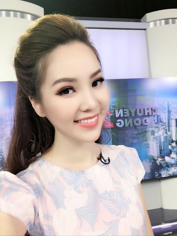 Top những nàng hậu xinh đẹp của VTV và cái duyên “cầm mic” - 4 Top những nàng hậu xinh đẹp của VTV và cái duyên “cầm mic” - 4