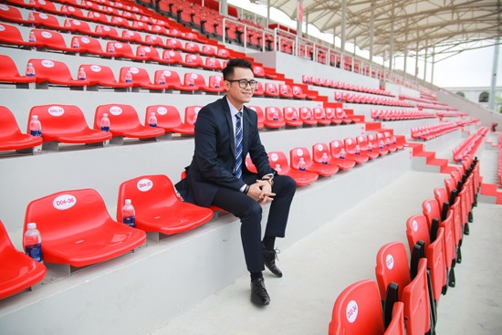 Sau lễ ăn hỏi bí mật, MC Đức Bảo dẫn cho huyền thoại của Manchester - 3 Vẻ điển trai của nam MC VTV.