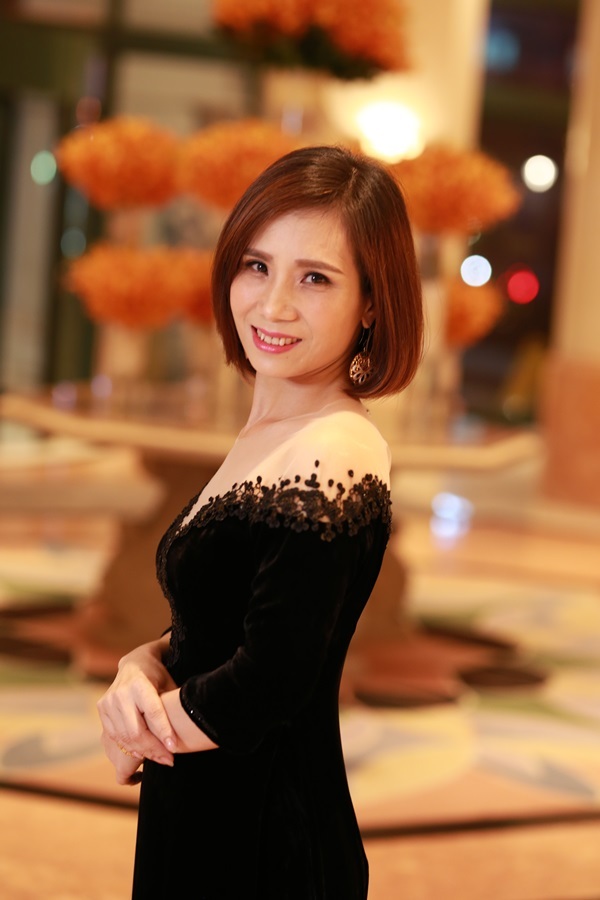 NTK Đỗ Trịnh Hoài Nam tâm huyết dạy may áo dài cho thế hệ kế cận - 4 NTK Hiền Vũ - Một trong những học viên của NTK Đỗ Trịnh Hoài Nam.