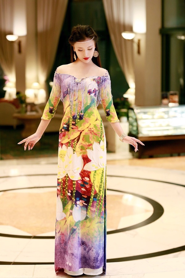 NTK Đỗ Trịnh Hoài Nam tâm huyết dạy may áo dài cho thế hệ kế cận - 8 Doanh nhân Bảo Ngọc trong những thiết kế của NTK Đỗ Trịnh Hoài Nam.